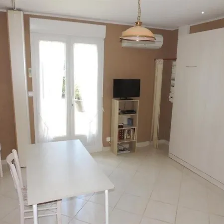House Adorable Maisonnette A Semesterbostad