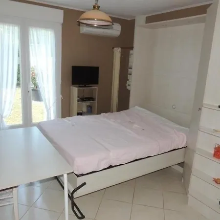House Adorable Maisonnette A *